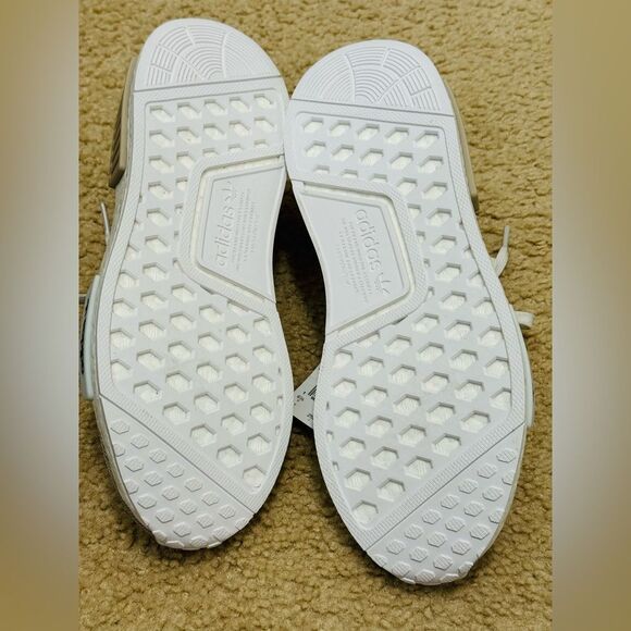 NWT Adidas Originals NMD R1 Big Kids Sneakers in Wonder Beige/White Sz 7 - Picture 15 of 16